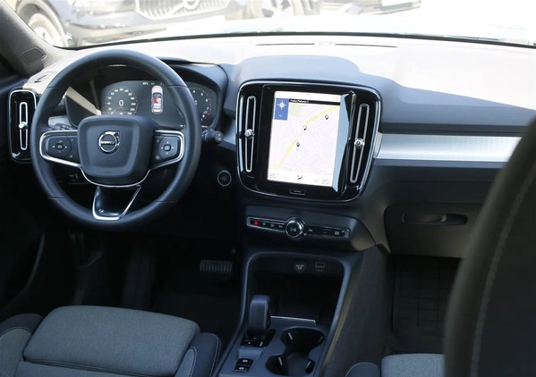 Volvo XC 40 cena 152222 przebieg: 29935, rok produkcji 2023 z Dąbrowa Tarnowska małe 529